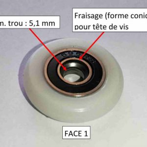 roulette de douche sur roulement à bille avec un trou au centre pour pour le passage d'une vis de fixation sur la porte de douche