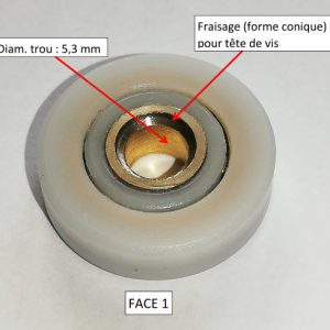 roulette de douche sur roulement à bille avec un trou au centre pour pour le passage d'une vis de fixation sur la porte de douche